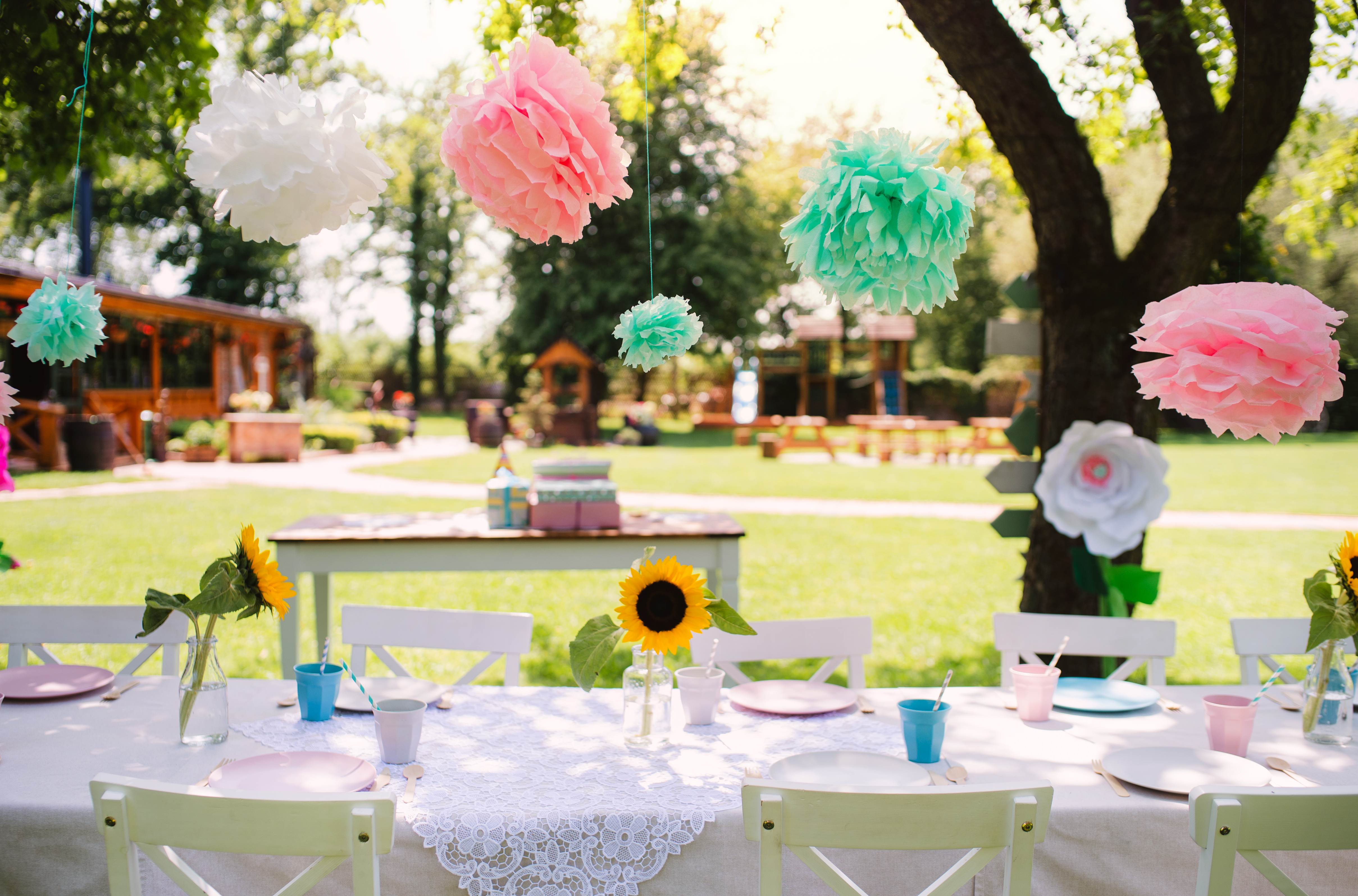 Baby shower decorations in the backyard to celebrate a new mom