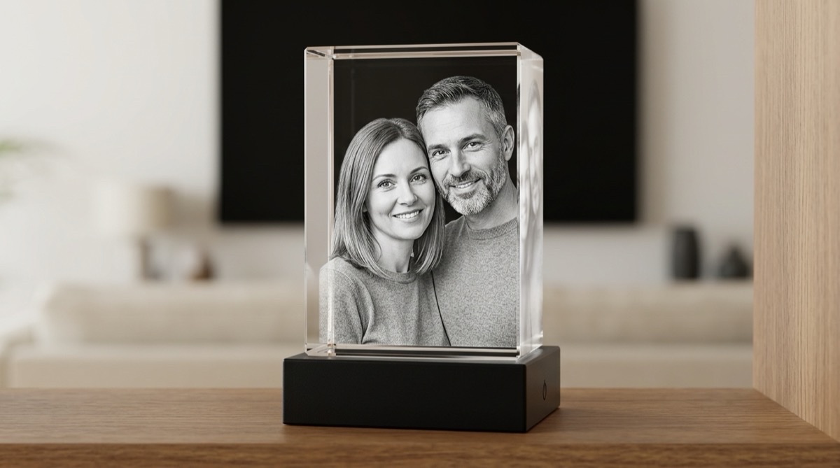 Medium 3D crystal rectangle with a couple engraved inside, a crystal anniversary gift for fifteen years