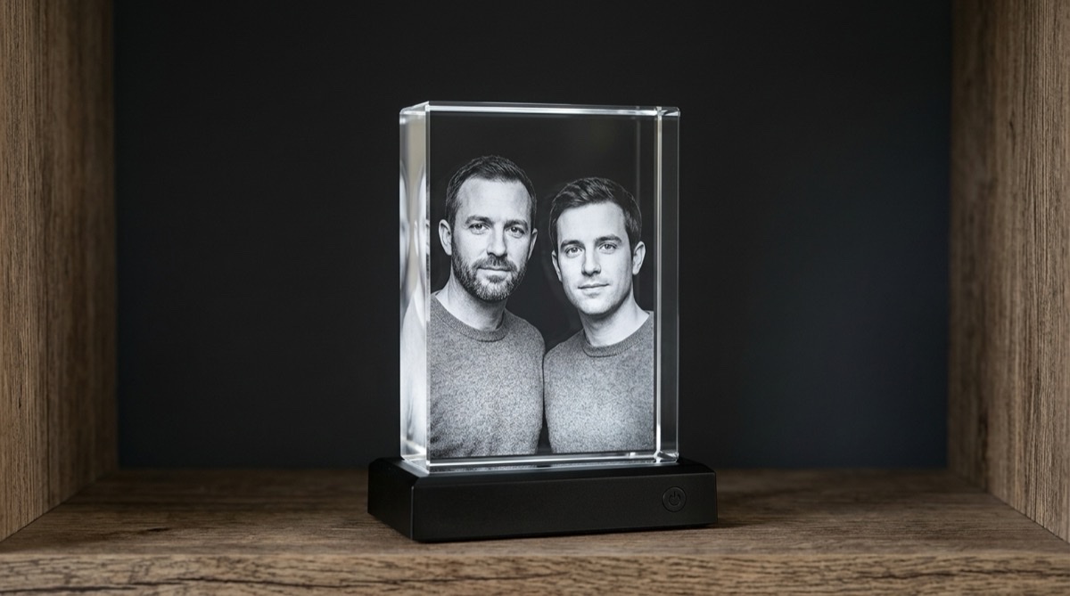 Mini photo crystal engraved with a photograph of two brothers