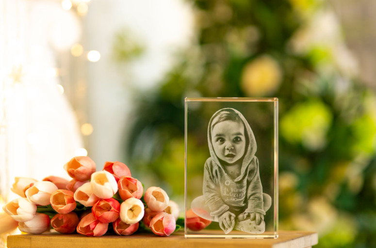 A baby photo engraved inside a 3D Crystal is a wonderful gift for moms.