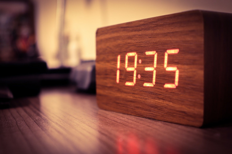 A gentle alarm clock that makes it easier to wake up early.