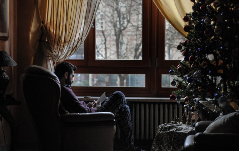 9 Worst Things to Do Alone on Christmas and How to Avoid Them