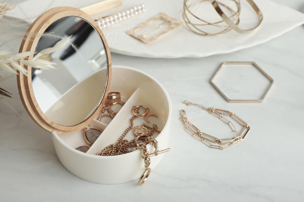 A jewelry organizer keeps a Libra woman’s accessories neat.