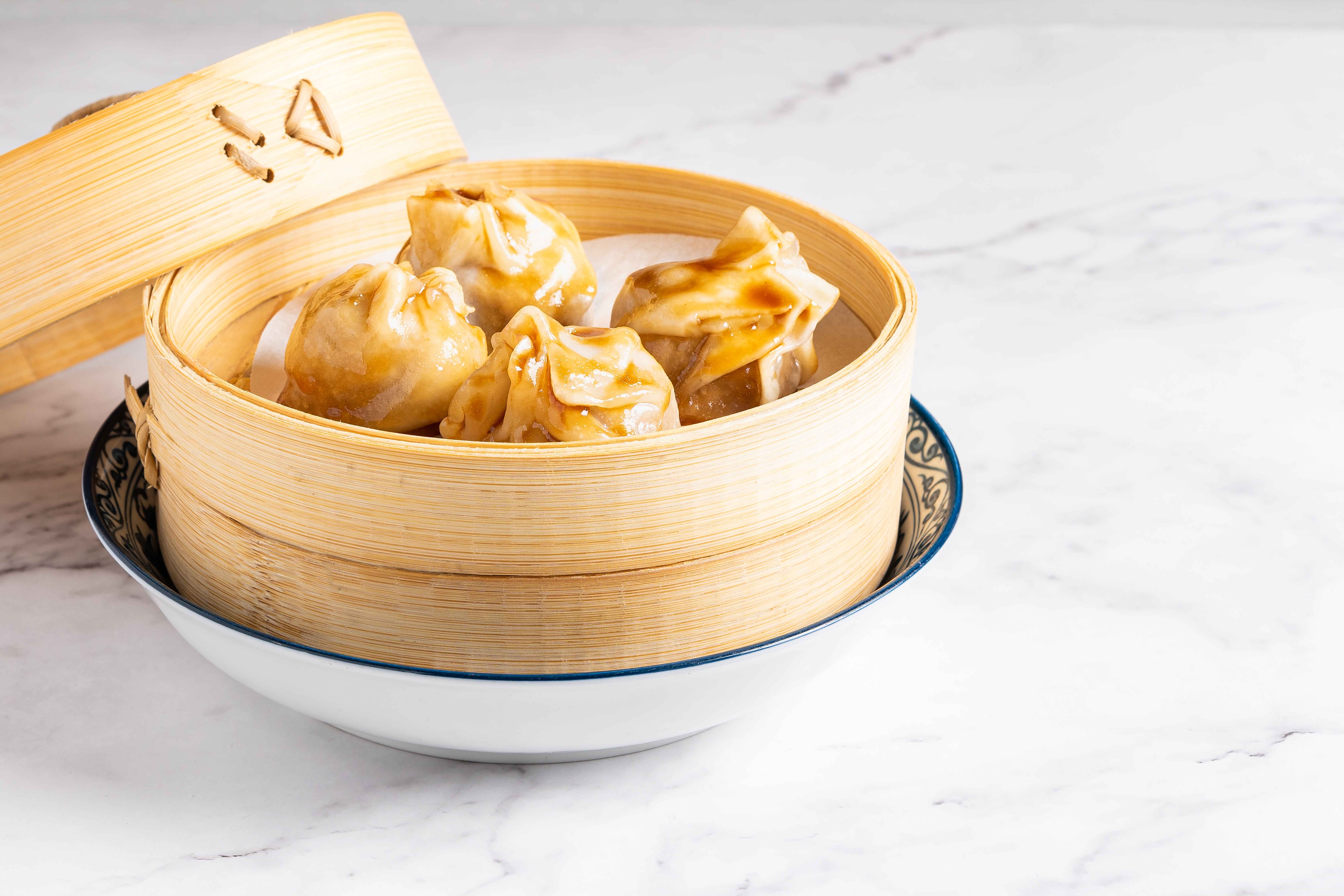 A high-quality bamboo steamer makes a great gift for your girlfriend.
