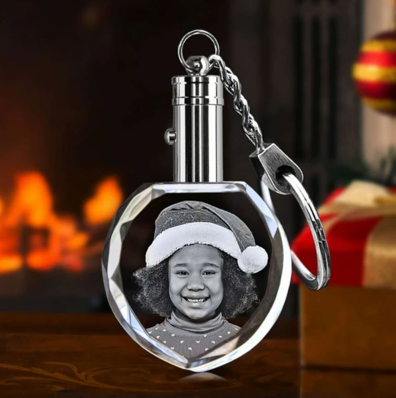 A personalized crystal keychain for Mom with a picture of her daughter inside.