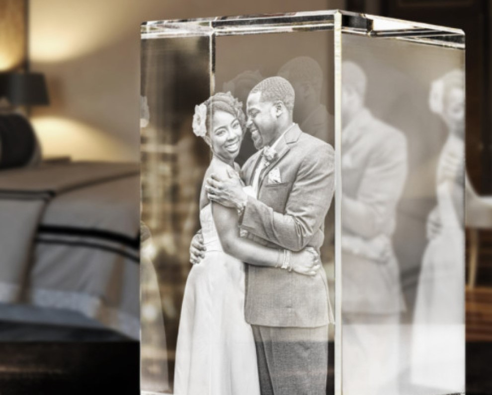 A romantic photo of a sweet couple engraved in 3D inside a crystal gift.