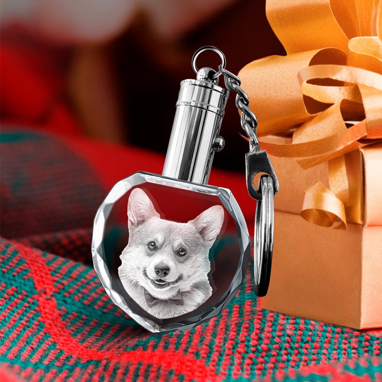 A Keychain Heart engraved with a photo of a dog. Christmas Gift.
